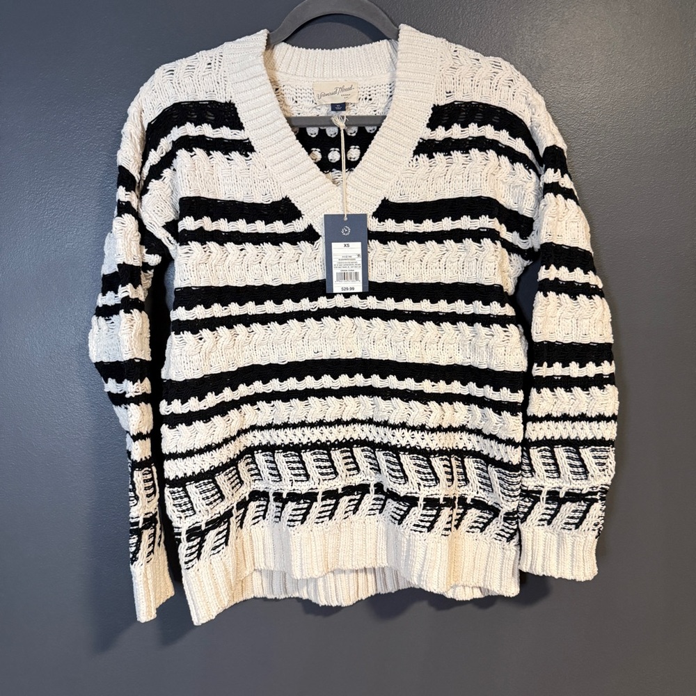 NWT Universal Thread Sweater Open Knit Pullover V Neck Black White Stripe Chunky